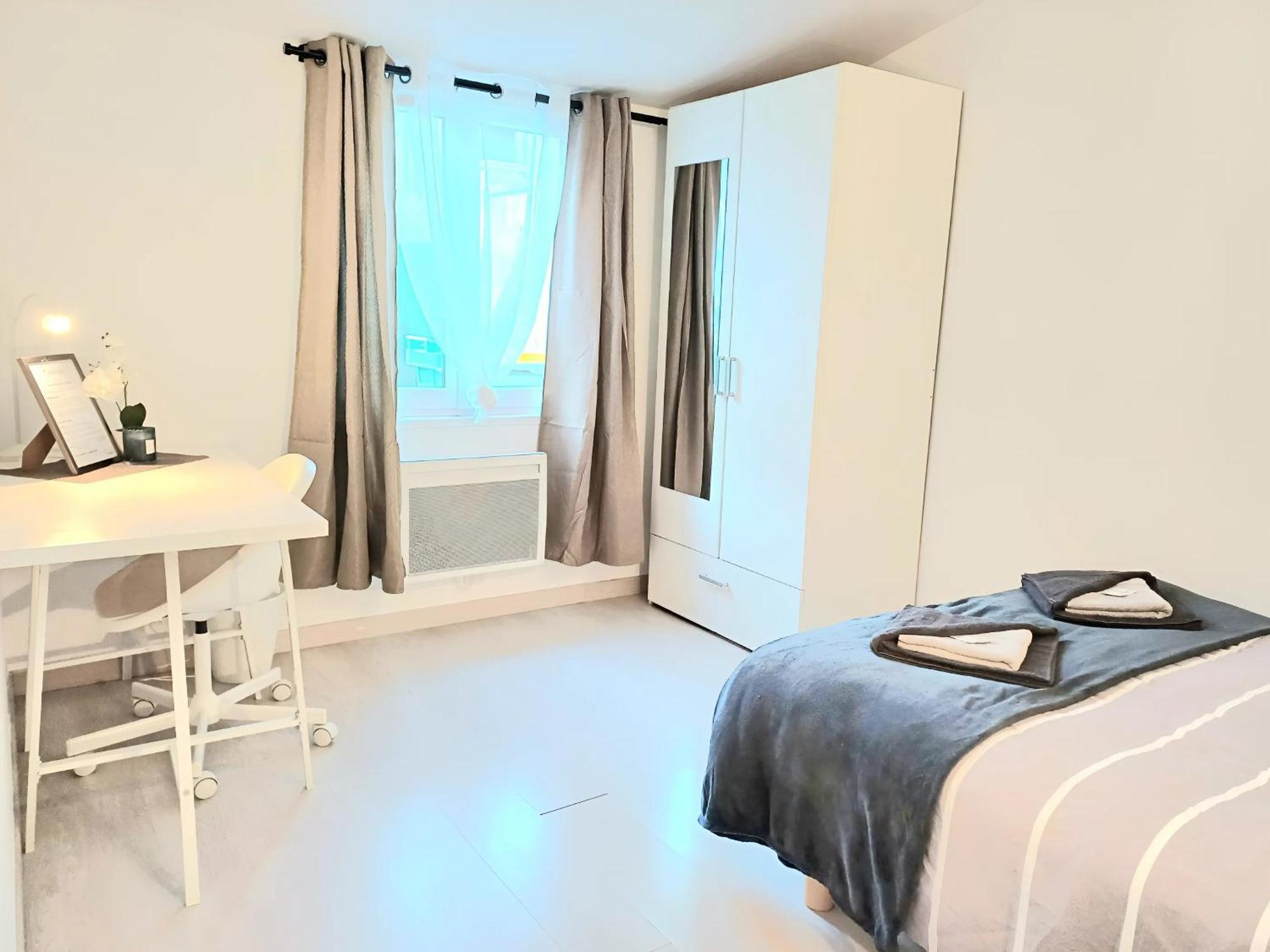 Beauvais - Proche Aeroport - Chambres Privees Bagian luar foto